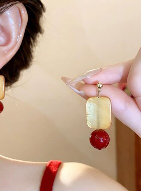 方糖红色珠珠吊坠耳钉新中式复古时尚气质耳环轻奢高级感耳饰女