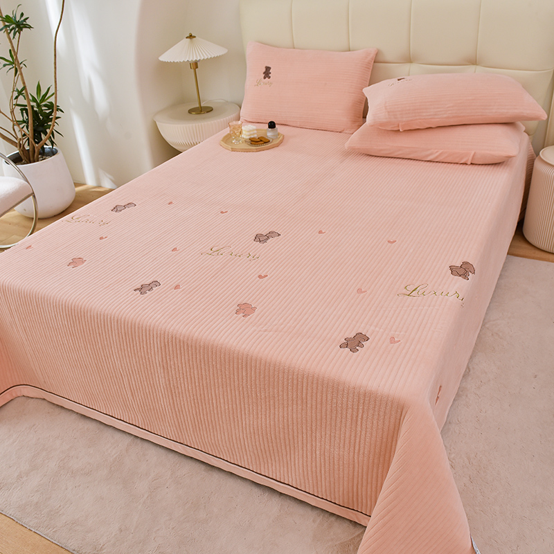 加厚牛奶绒刺绣床盖三件套