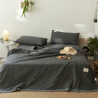 Маленький серый