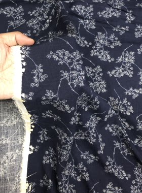 细竹节风格藏青底印白树枝花丝麻
