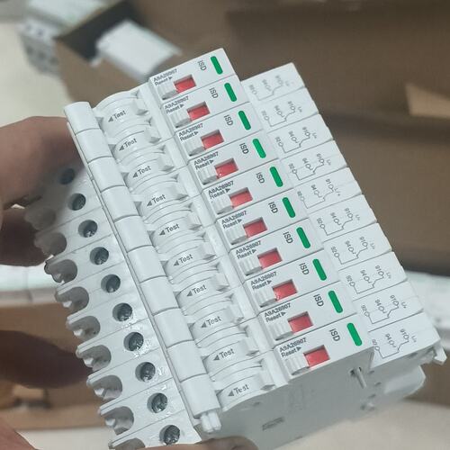 施耐德A9A26907 iSD有200个，全新正品，没包装，--议价商品