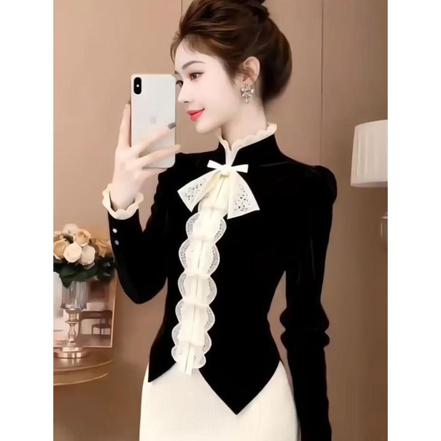 2025秋冬新款洋气蕾丝拼接显瘦立领收腰修身黑色丝绒短款衬衫女潮