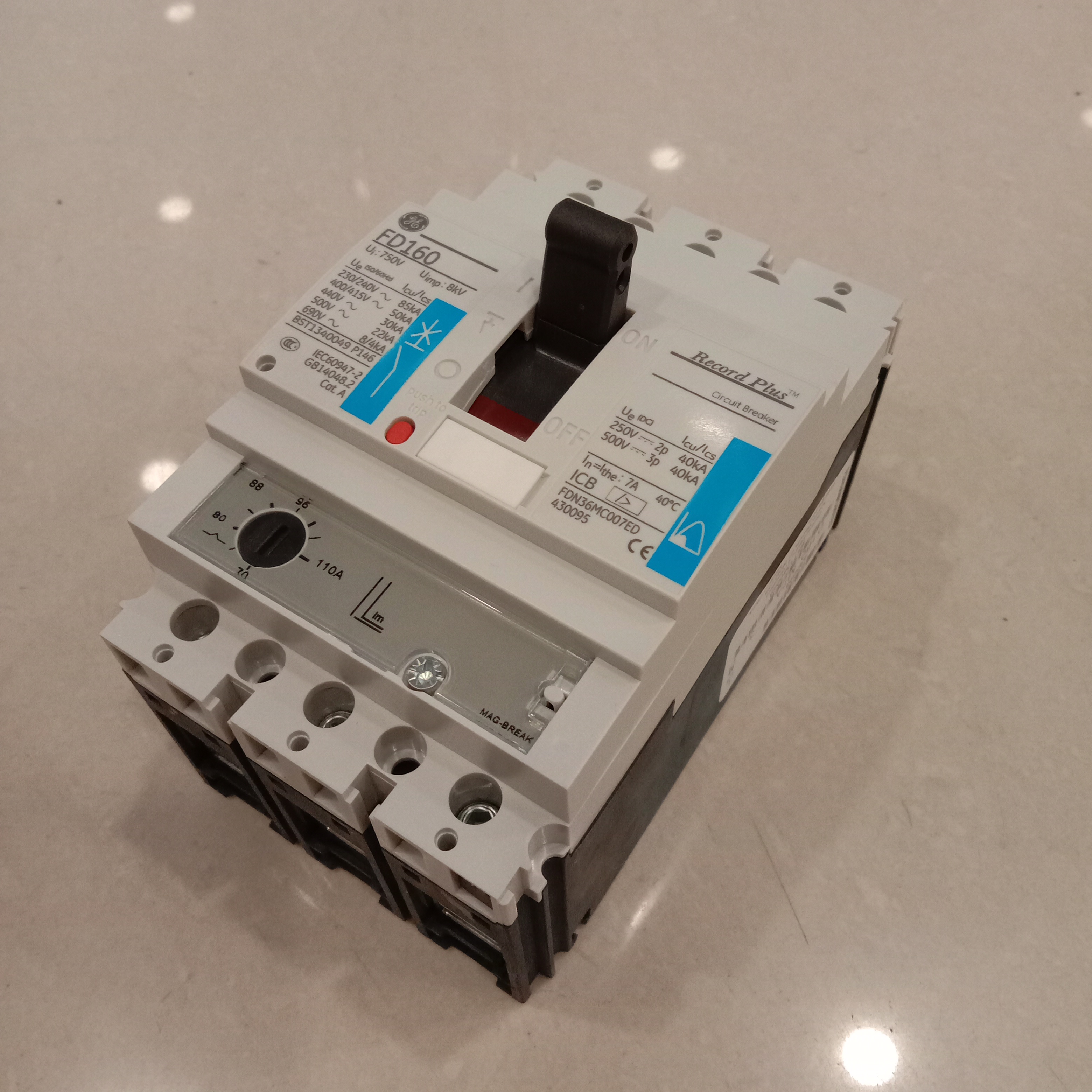 Record Plus美国通用GE塑壳断路器FDN36MC007ED 3P 7A FD160