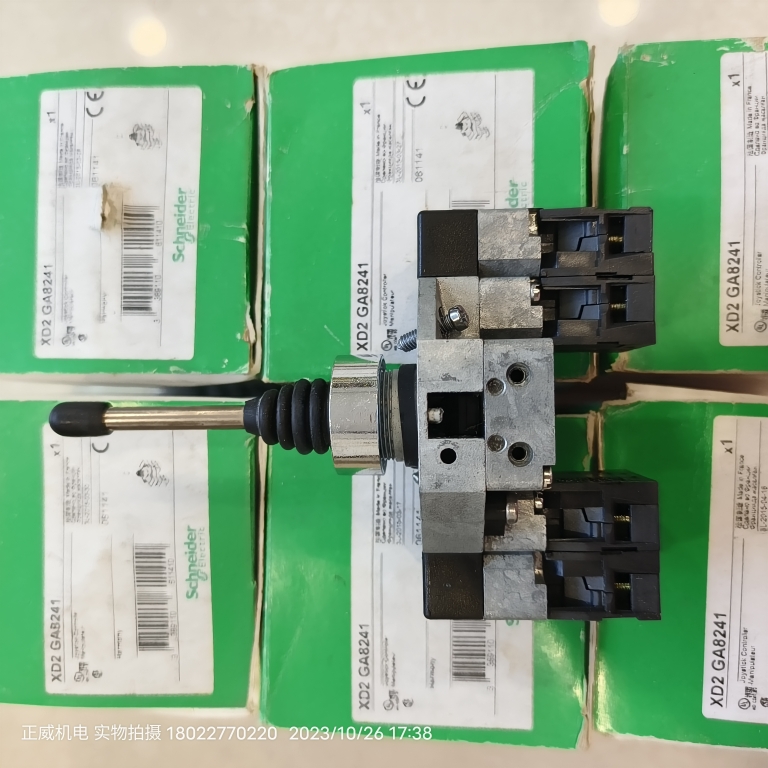 主令开关十字开关XD2GA8241 4NOZB2-BE101 XD2GA982417 XD2PA24CR