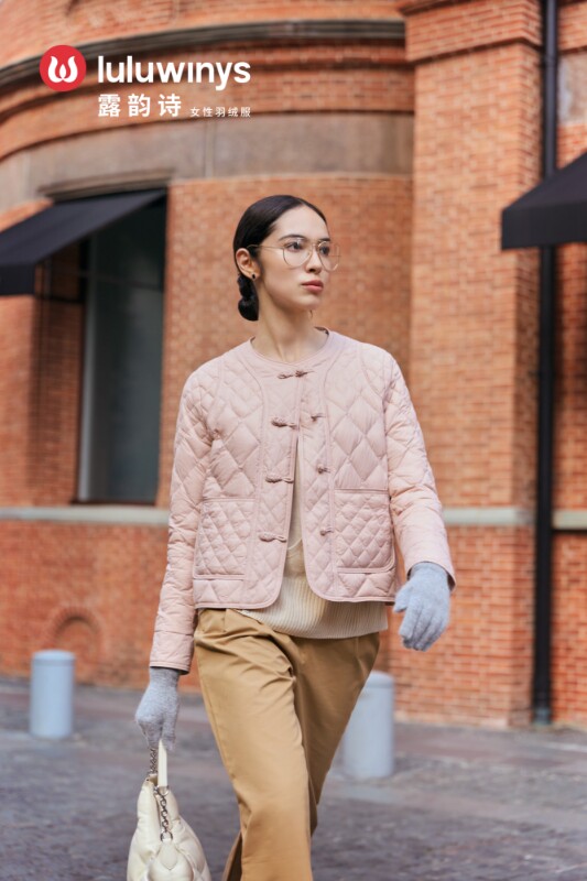 露韵诗新中式羽绒服女2026秋冬菱格小香风品牌薄小祆276107轻羽绒