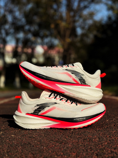 Anta安踏 塑胶先锋 满分红 防滑耐磨 异形碳板跑步鞋 男款 白粉黑