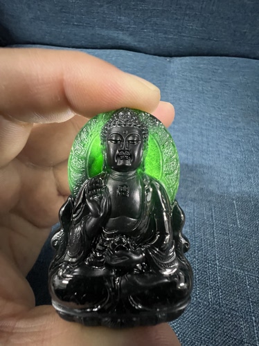 天然翡翠A货墨翠阿弥陀佛吊坠雕工精湛打灯满绿带证书礼盒