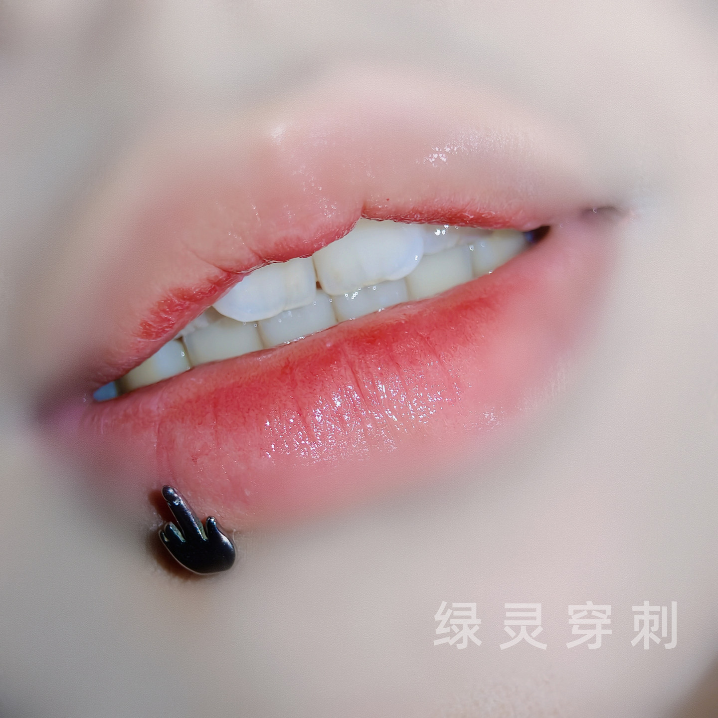绿灵 抽象风竖中指 唇钉钛钢内螺纹搞怪派对朋克耳骨钉 穿刺饰品,饰品/流行首饰/时尚饰品新,唇环/唇钉,淘宝优惠券,粉丝福利购,淘宝优惠卷