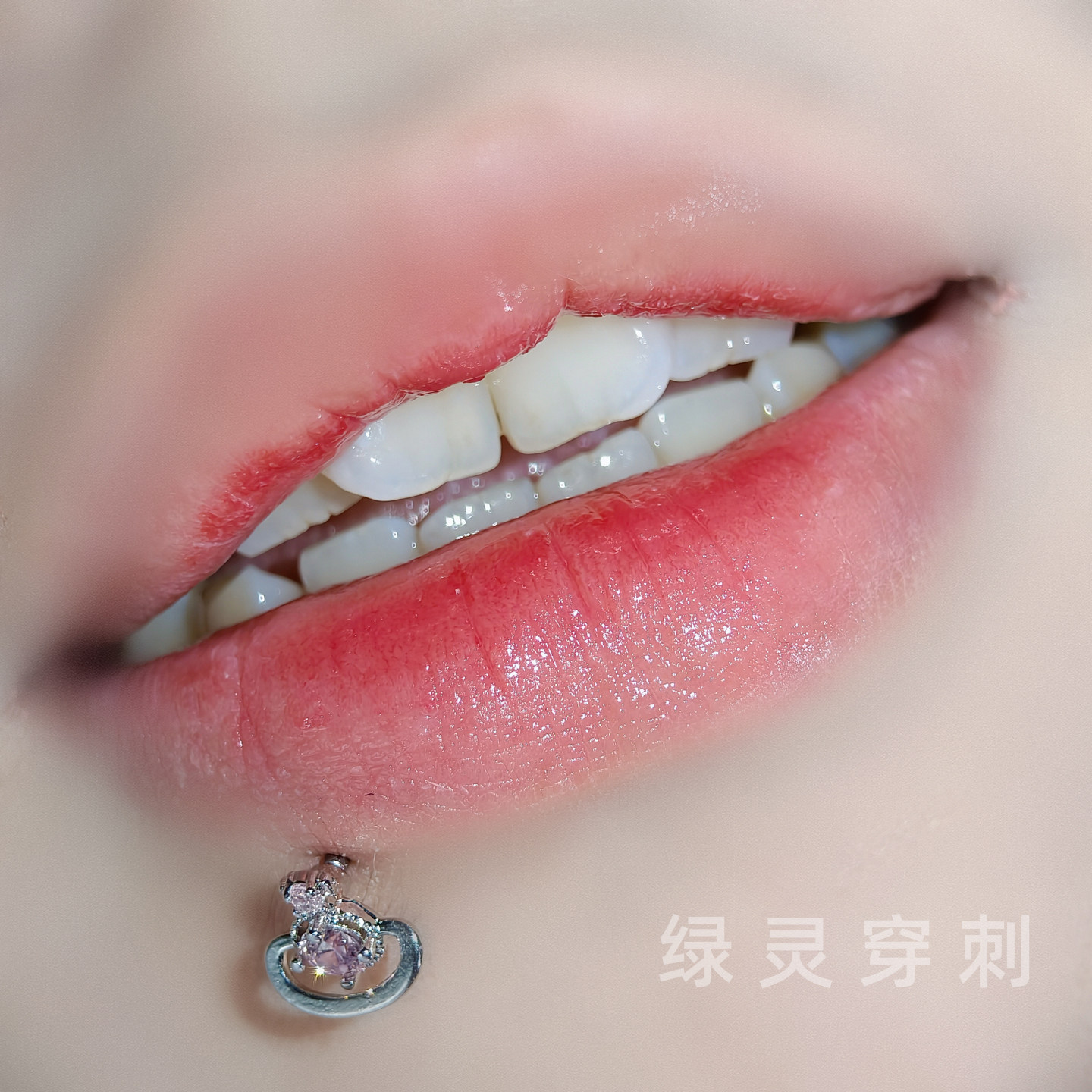 绿灵 孤单星球 唇钉钢钛外螺纹爆闪镶钻土星耳骨钉朋克风辣妹穿刺,饰品/流行首饰/时尚饰品新,唇环/唇钉,淘宝优惠券,粉丝福利购,淘宝优惠卷