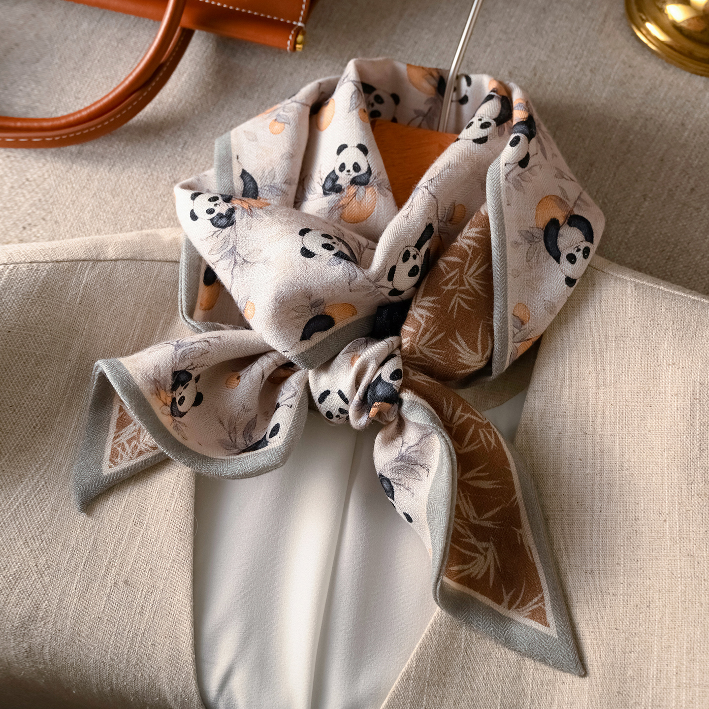 熊猫真丝羊毛围巾女款2025新款系脖高级感小长条护颈时尚洋气高档