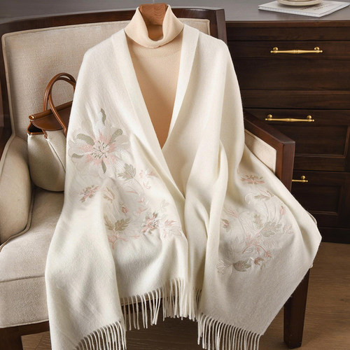 白色纯羊毛围巾女款2025新款冬高级感羊绒旗袍大披肩外搭高端女士