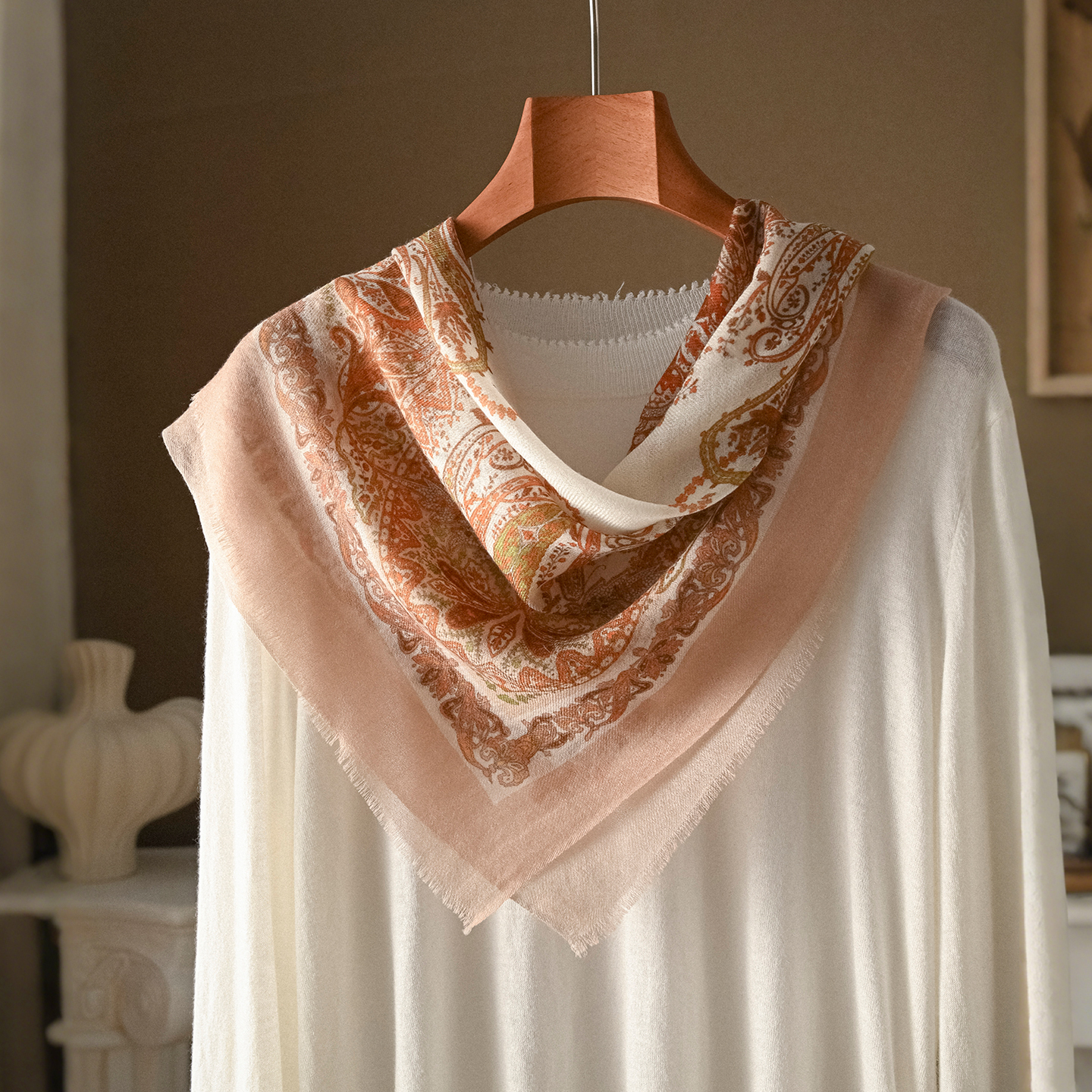 纯山羊绒围巾丝巾女款2025新款轻薄三角高端小方巾护颈短款小型70