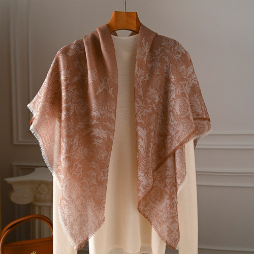 纯山羊绒围巾女款2025新款冬三角披肩高级感高端轻薄今年流行爆款