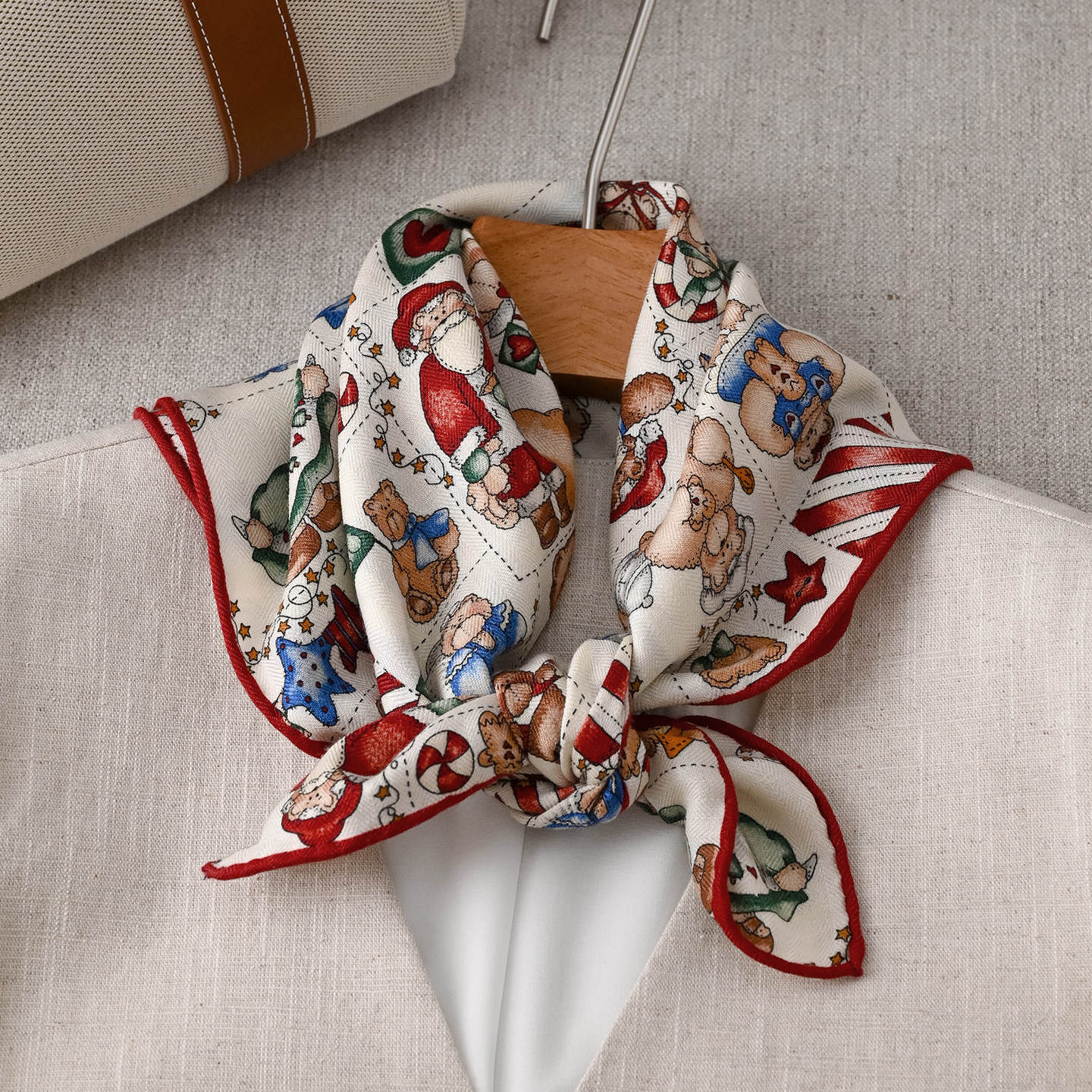 真丝羊毛丝巾小方巾女士秋冬季高级感大牌高端三角短围巾高端护颈