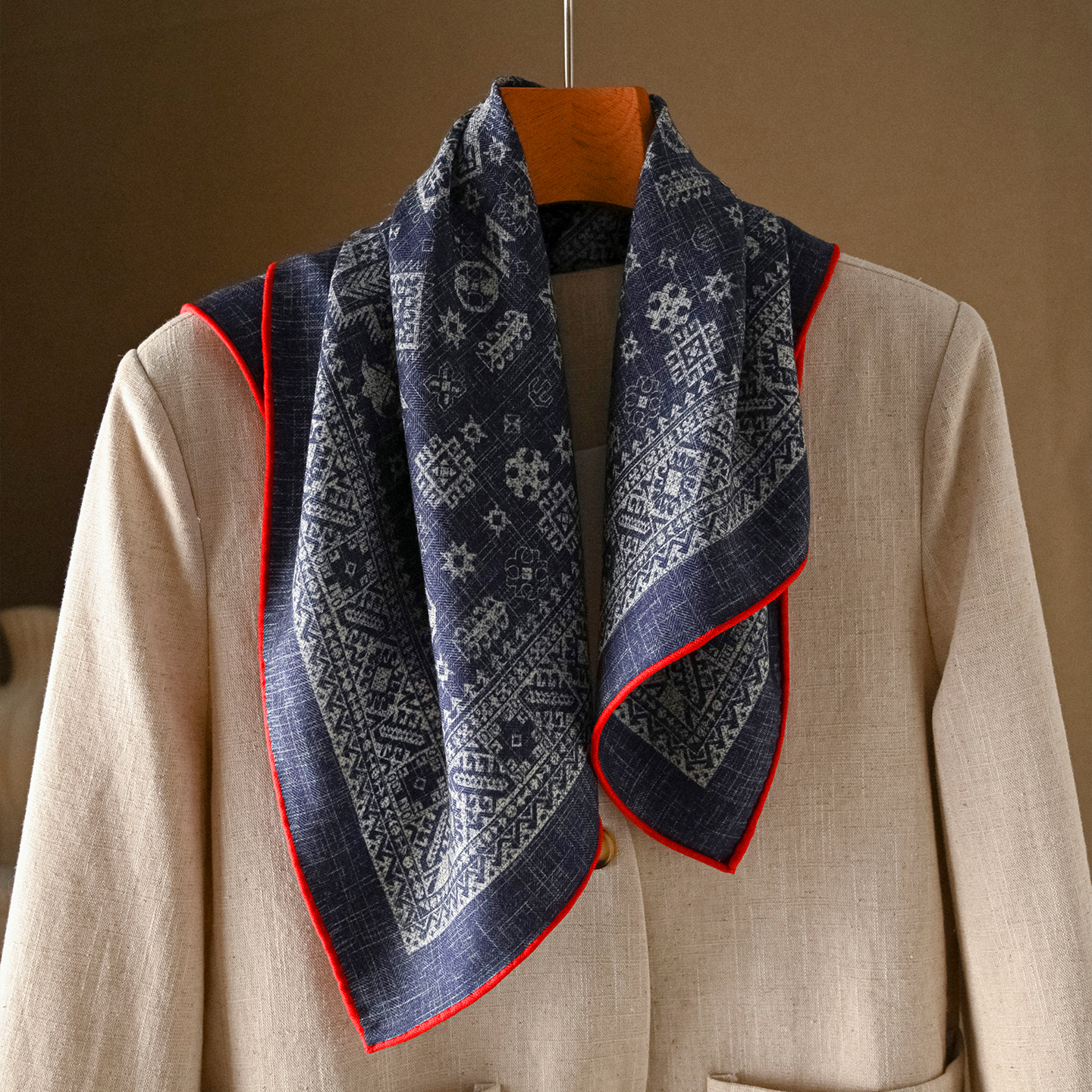 真丝羊毛丝巾女款2025新款秋冬季羊绒围巾三角系脖高级感护颈方巾