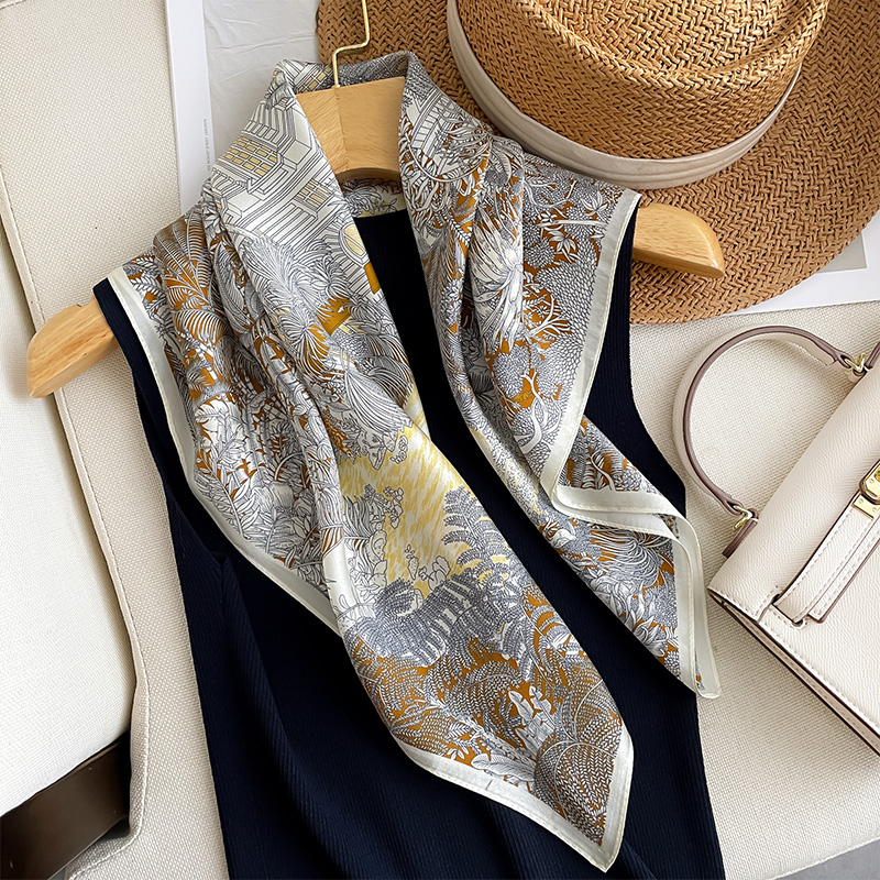 丝巾真丝小方巾围巾女款2025新款杭州高端轻奢系脖高级感护颈薄70