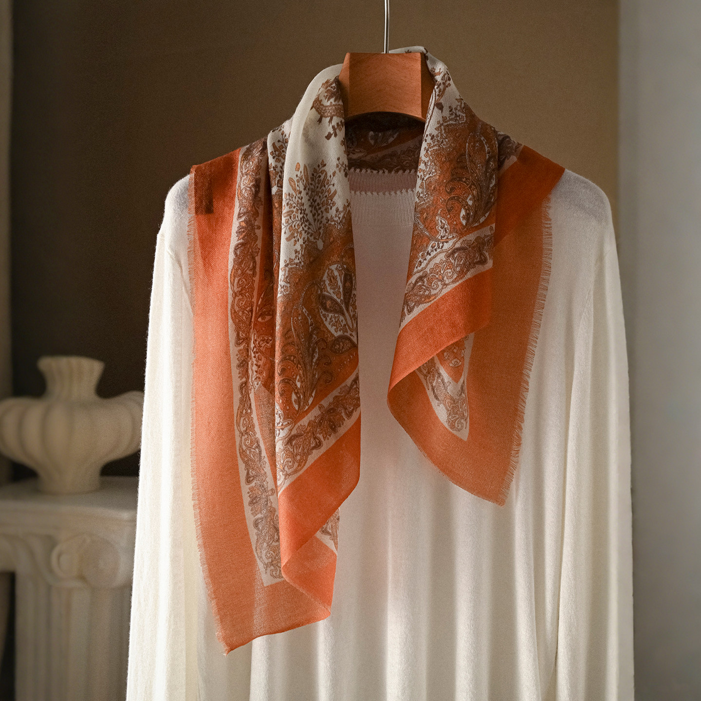 纯山羊绒围巾丝巾女薄款100三角高端小尺寸方巾大牌高级感秋冬季