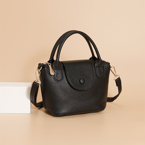 真皮质感包包女2025斜挎小包新款饺子包时尚百搭手提单肩斜挎包包