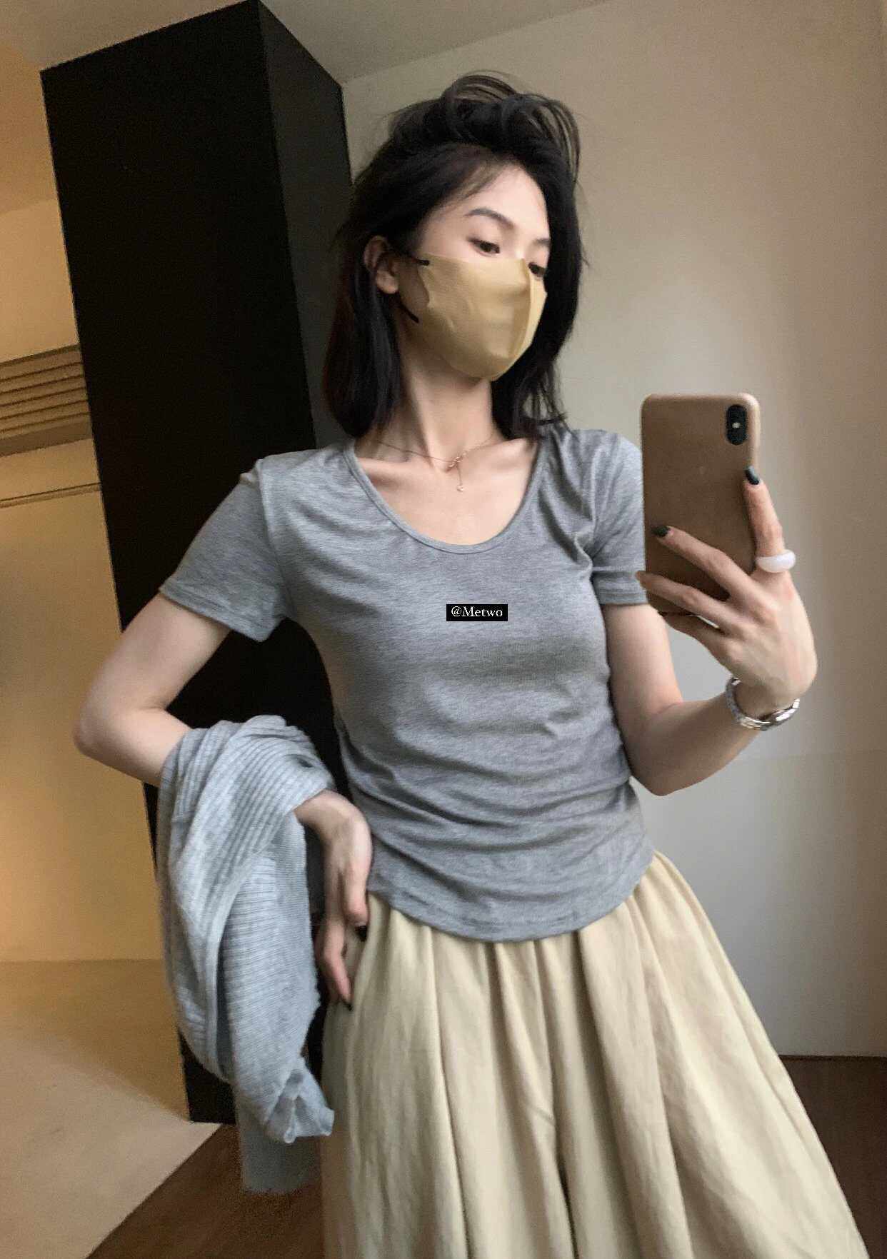 自带显瘦挺拔感的纯色T