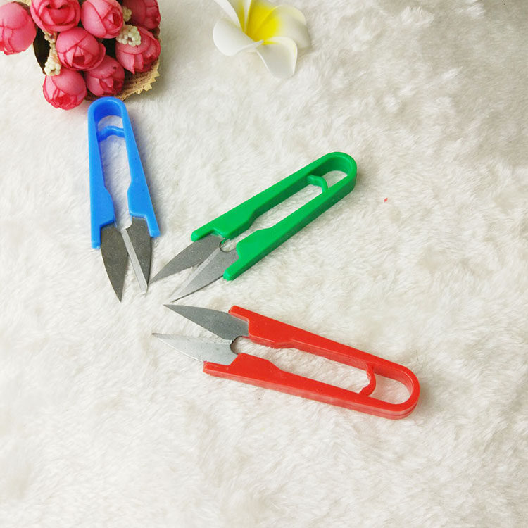 小剪刀v型十字绣弹簧剪塑柄剪布料线头剪U型纱剪家用手工不锈钢剪在类目 居家布艺, 十字绣及工具配件, 十字绣工具, 剪刀中 - 来自Buy2taobao.com提供专业的淘宝代购服务