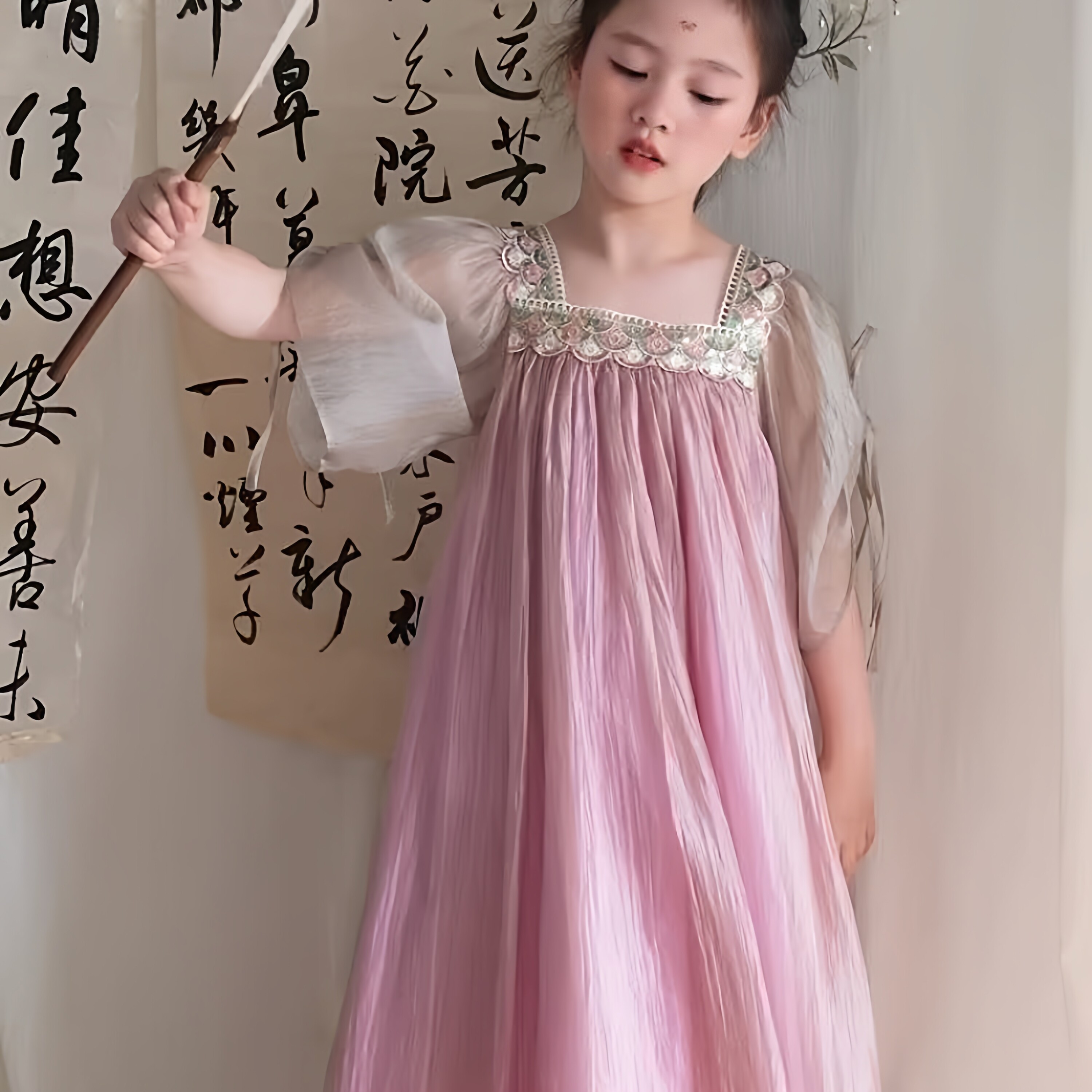 绣花亮片飘逸粉色复古连衣裙