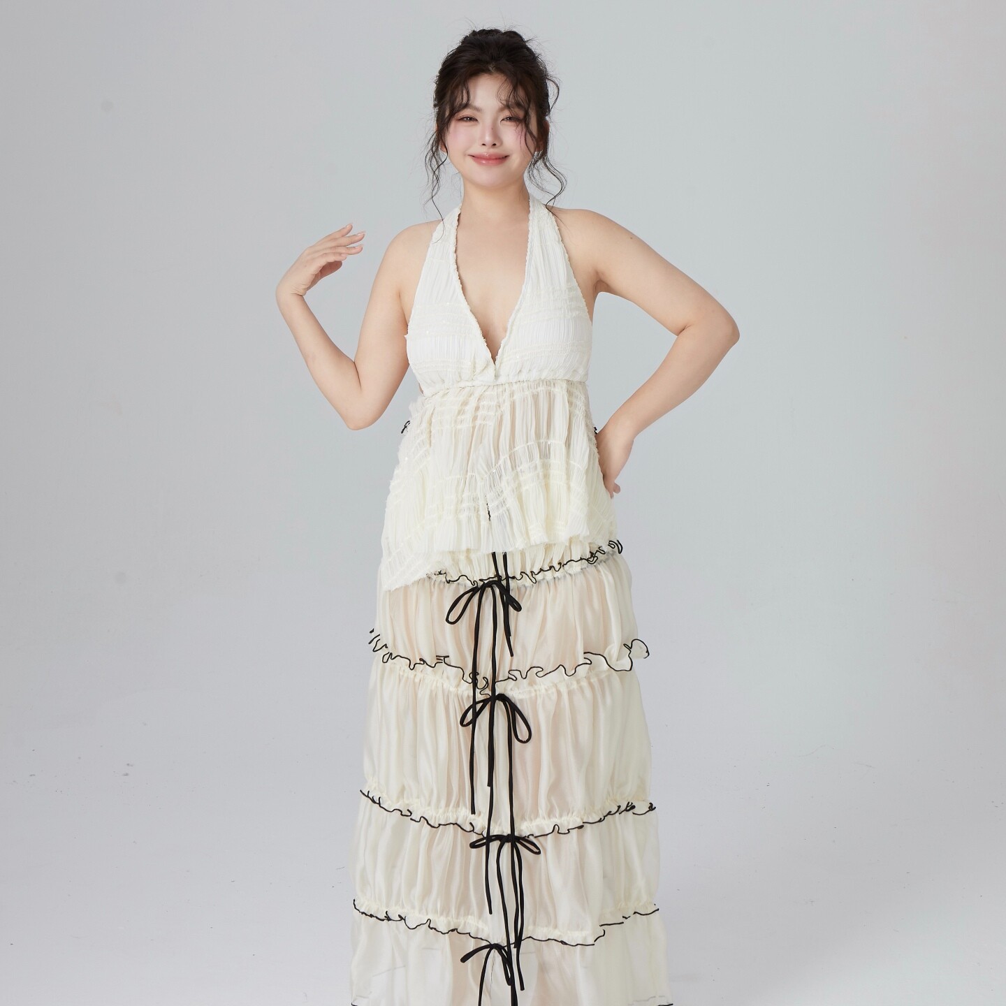小楠泳衣 高级感慵懒风辣妹深V挂脖大码分体泳衣女大裙摆显瘦度假