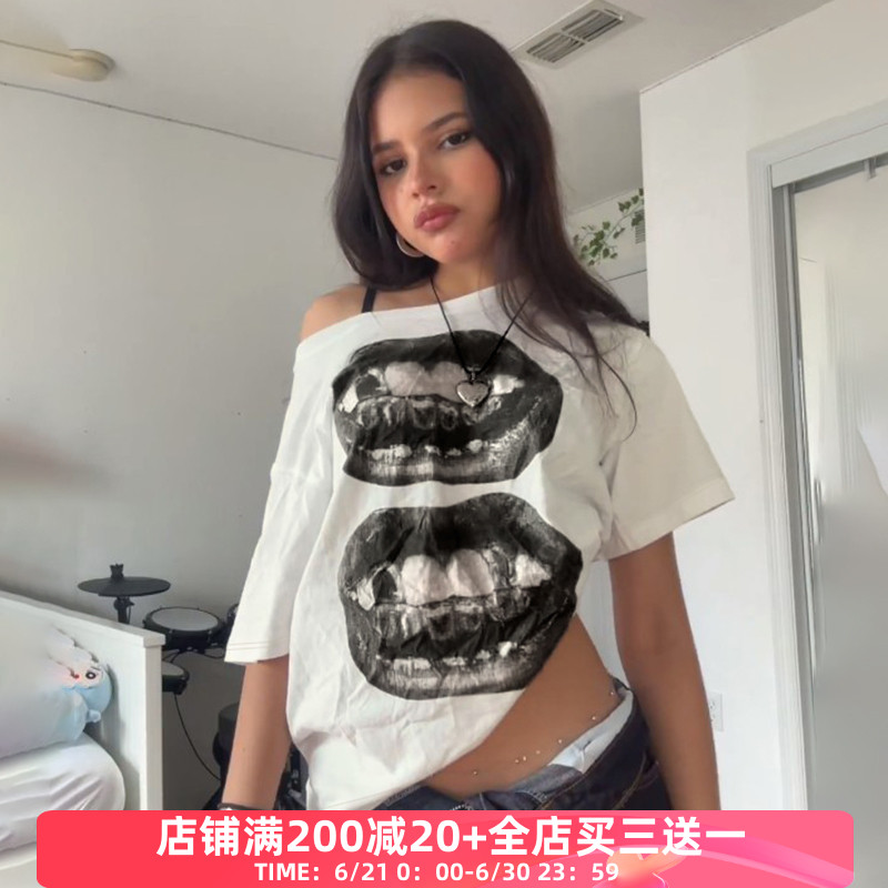 FabGirls 哥特俱乐部嘴唇印花斜肩短袖T恤 小众百搭显瘦短上衣