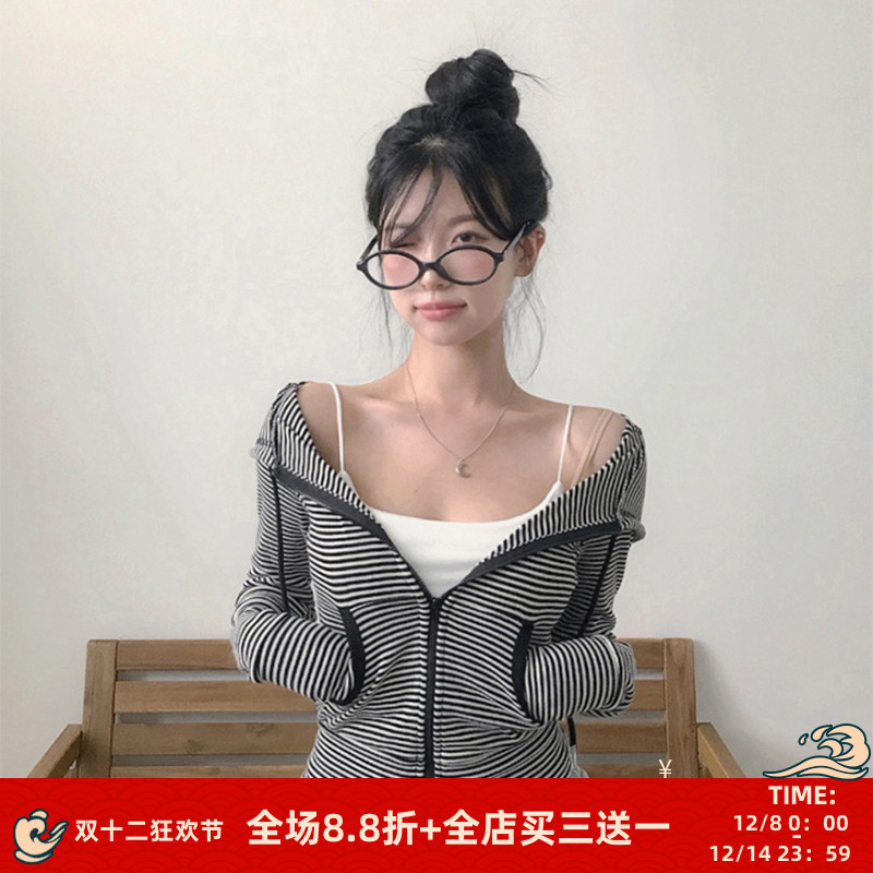 韩系学姐口袋拼接收腰连帽外套