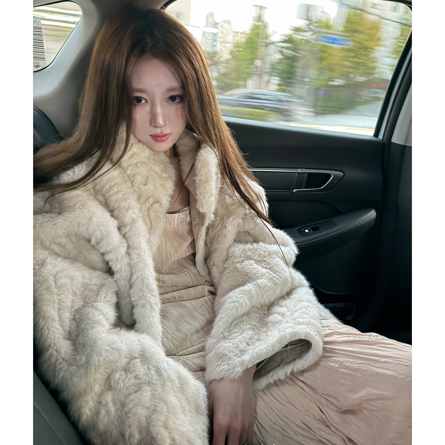 Avocadong「芬兰漫雪」乌木色小白狐仿皮草外套女冬保暖毛毛外套