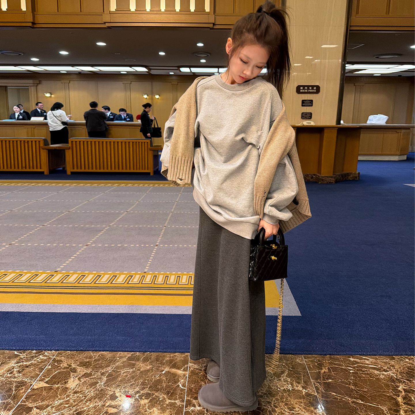 【Avocadong12/8AM10:00】灰色小设计特别款不加绒宽松中长款卫衣