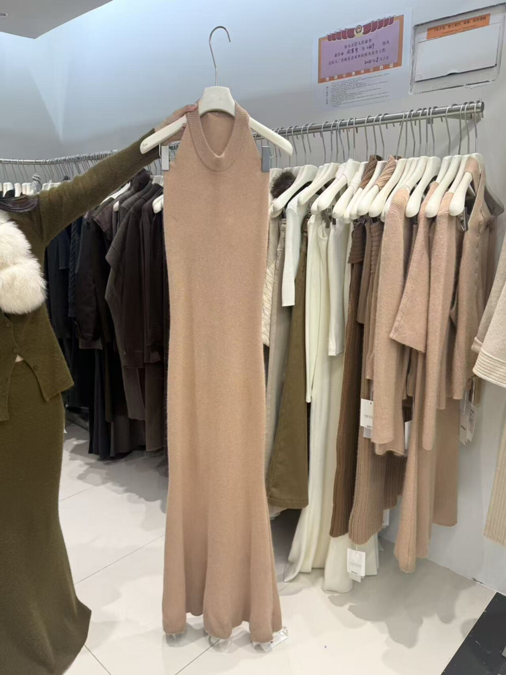 冬季保暖羊毛针织毛衣裙气质女人风挂脖露背无袖连衣裙鱼尾脚踝裙