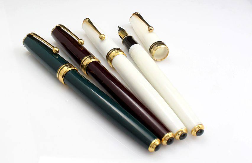 1996年全新库存,关勒铭961螺旋帽,962拔帽笔,临摹练字用这老钢笔