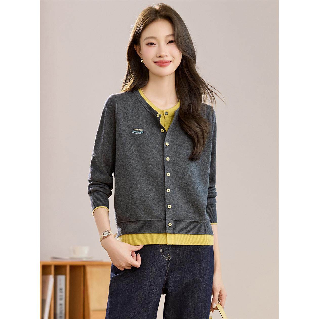 实拍假两件拼色刺绣圆领针织开衫女新款秋季外搭薄款毛衣外套