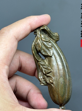 天然绿檀无漆无蜡精雕丝瓜文玩