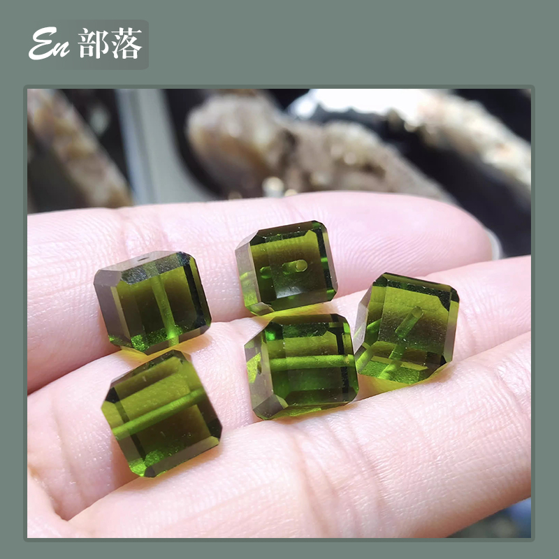 高档天然捷克玻璃陨石亮绿色亮光面方糖单珠穿手链高端配饰宇宙石