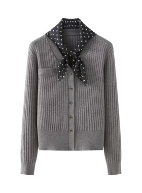 B113秋季新款时尚百搭灰色V领开衫毛衣搭配波点方巾针织外套