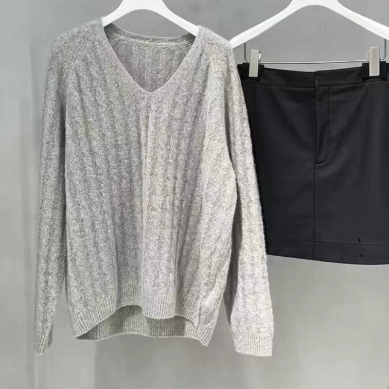 C334冬季新款套头时尚百搭宽松V领长袖灰色针织毛衣女5FA233191
