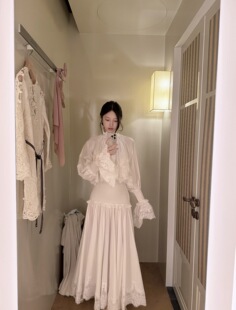 深圳南油高级感2026早春新款法式复古蕾丝拼接长袖连衣裙女宫廷风