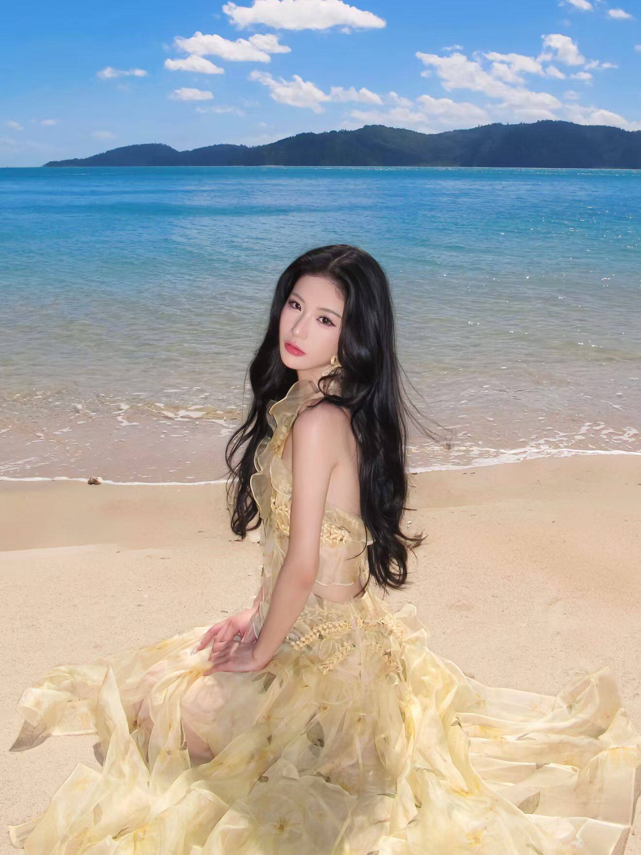 2026夏新款时尚休闲百搭无袖挂脖印花露背宽松显瘦连衣裙女度假风