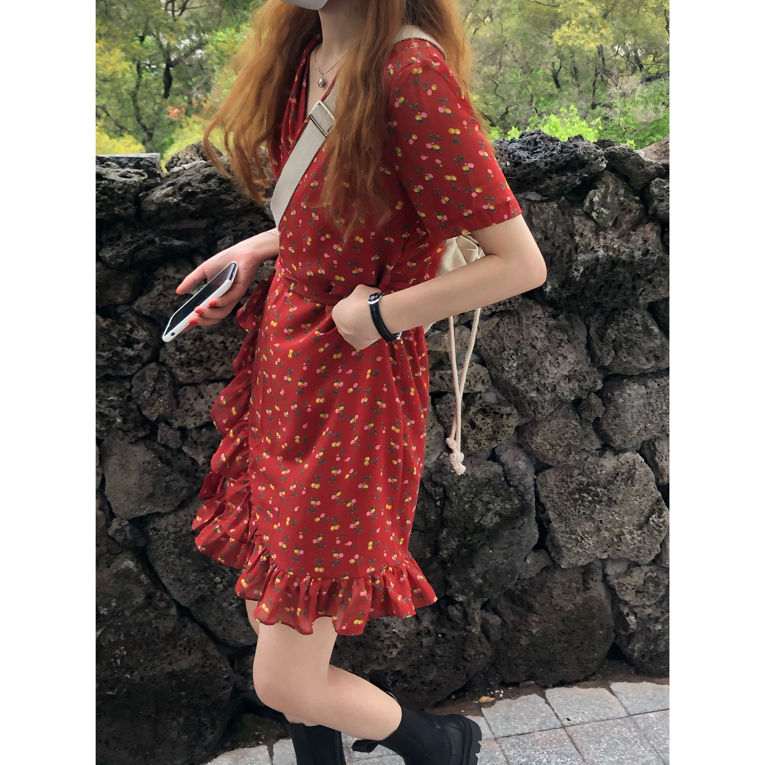 辣妹红色碎花连衣裙法式复古短款
