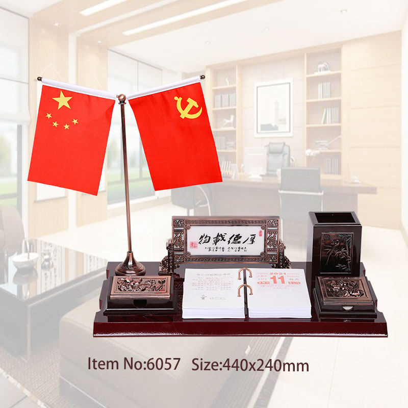 年日历木质台历架创意笔筒木制性办公室大号文具用品领导礼品记事