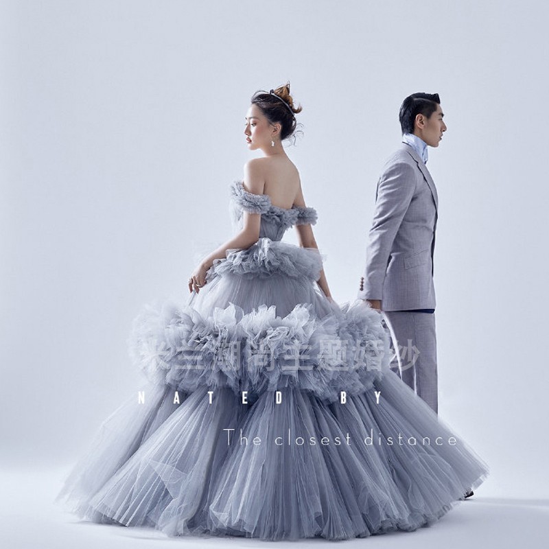 Wedding dress suitable for photo sessions, fashionable clothing, open shoulders, tutu skirt