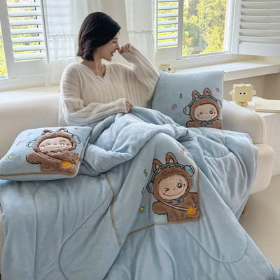 卡通玩偶牛奶绒抱枕被子两用