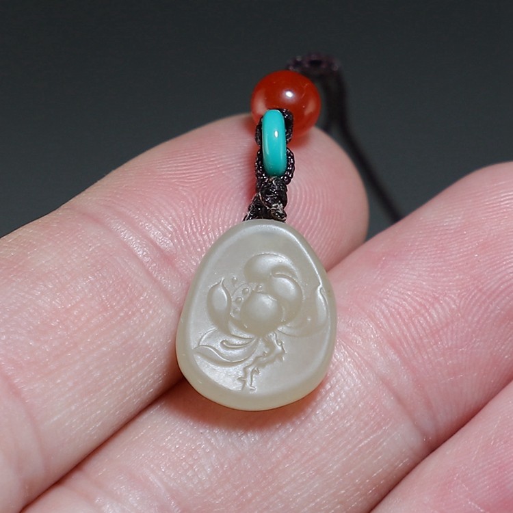 [子料]和田玉荷花手机吊坠 新疆青黄玉小挂件 楼叔孤品