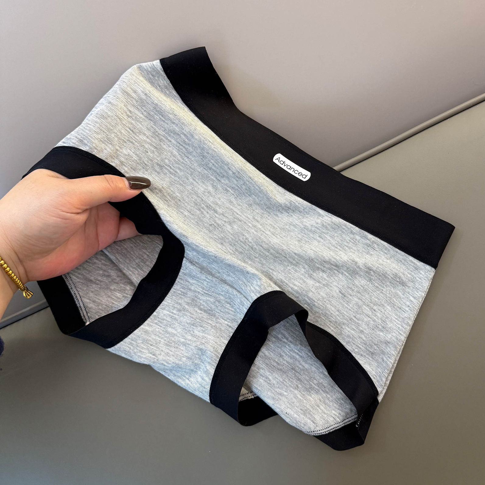 运动风中腰三角内裤无痕包臀舒适