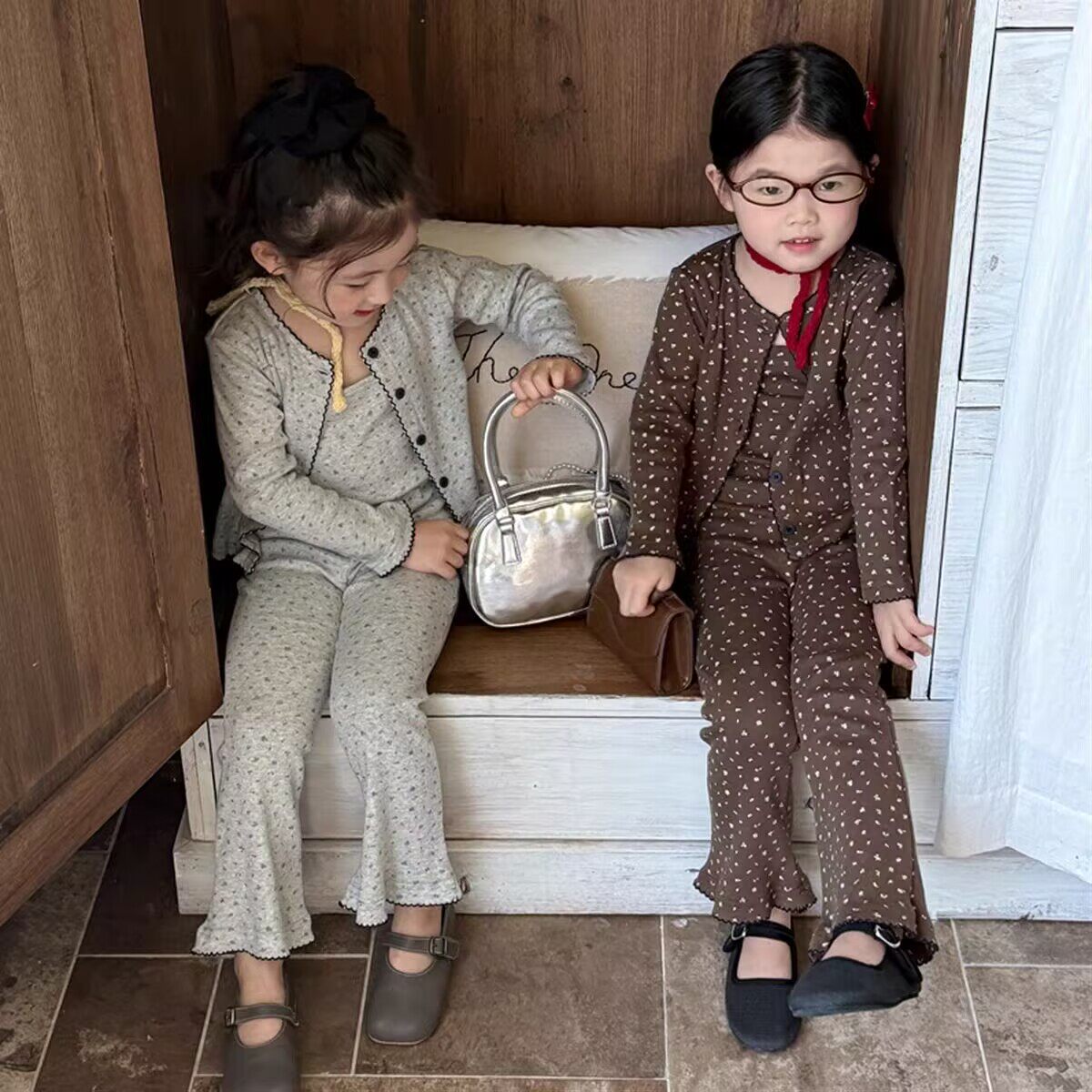 女童纯棉套装2026春秋装宝宝小碎花开衫吊带背心女孩喇叭裤三件套