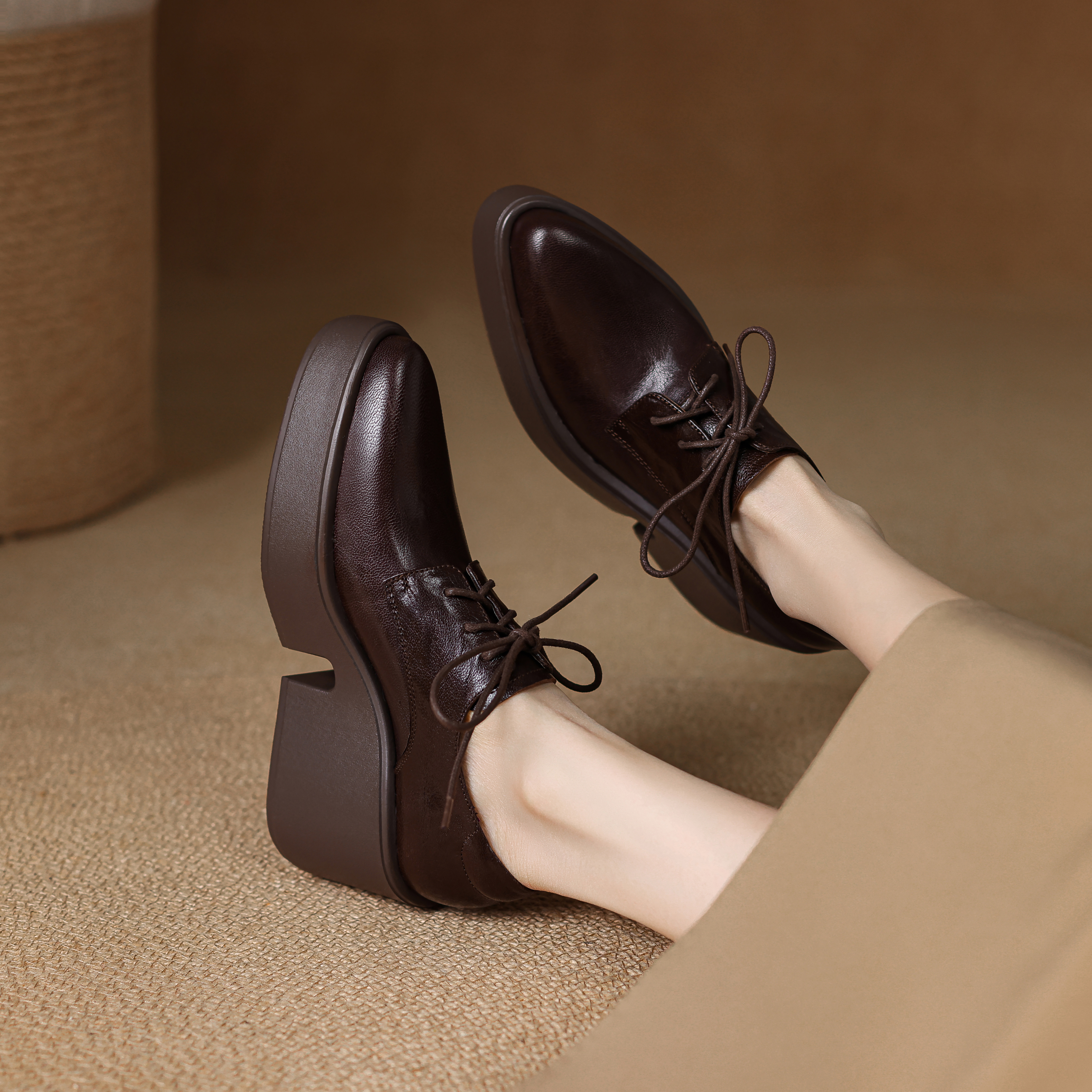 lorem香港 2026春季新款单鞋时尚百搭粗跟厚底尖头系带深口小皮鞋,女鞋,深口单鞋,淘宝优惠券,粉丝福利购,淘宝优惠卷