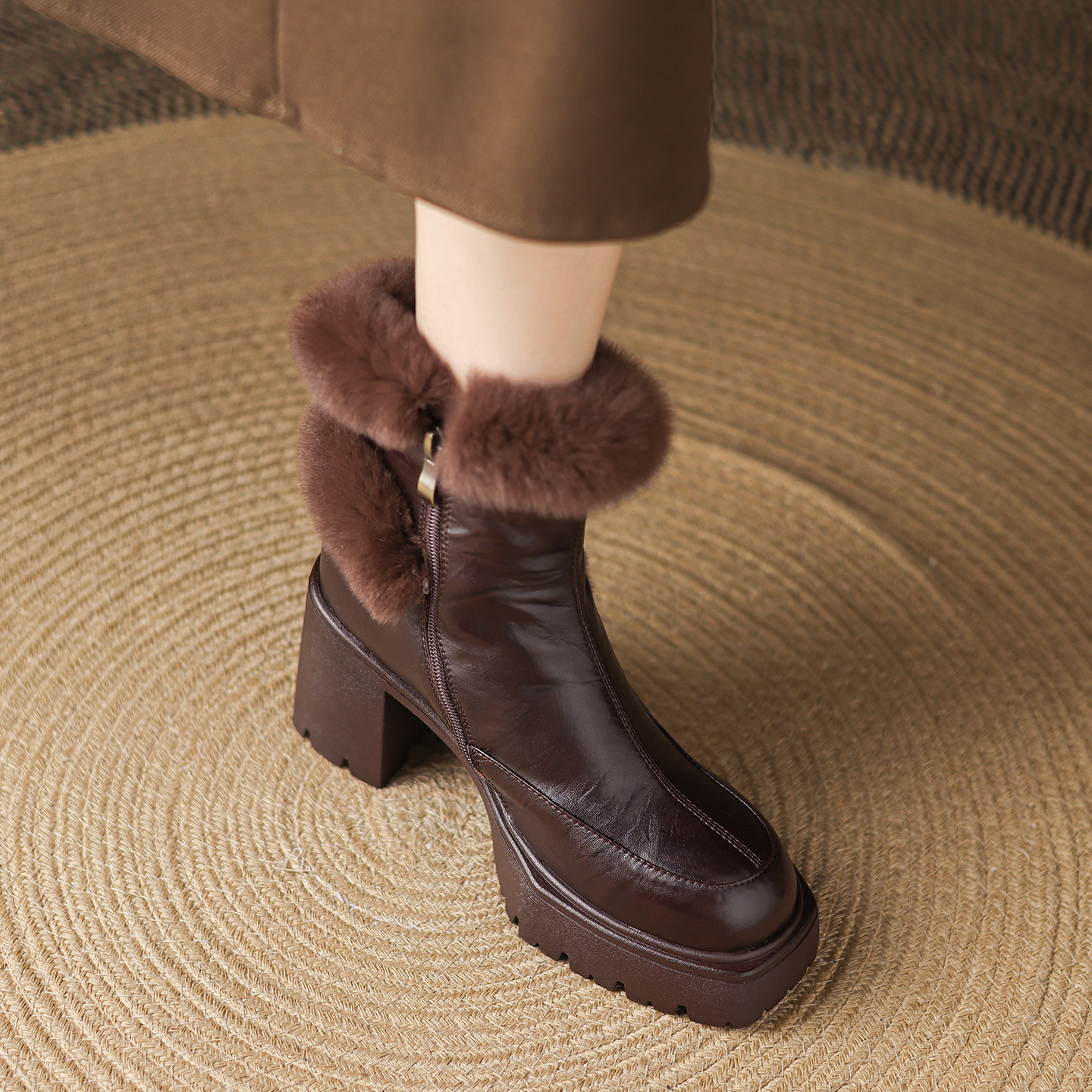 法式时尚气质粗高跟绒里时装短靴