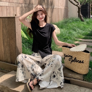 今年流行漂亮套装女夏季新款黑色不规则短袖T恤高腰阔腿裤两件套图片