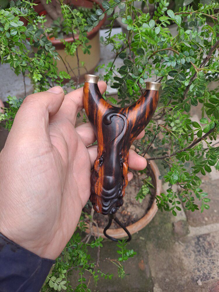 美国沙漠铁木貔貅快压免绑弹弓实木雕刻美沙花貔貅收藏户外实战弓